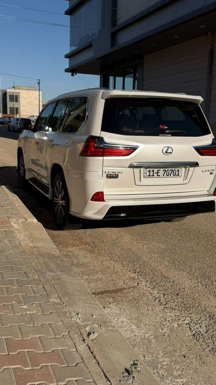 شركة LEXUS الصانع الياباني الفاخر  من اشهر السيارات لدى العلامة LX 570 SUPER SPORT
موديل :-2021
الممشة :-٥٠ الف Km
الحالى :-خليجي  وكالة (الكويت)
السعر : ٩٢٠ ورقة (٩٢ الف) 
مكفولة كفالة عامة✌️
السونر مرفق 

‭٠٧٧١ ١٣٤ ٦٢٣٠‬
