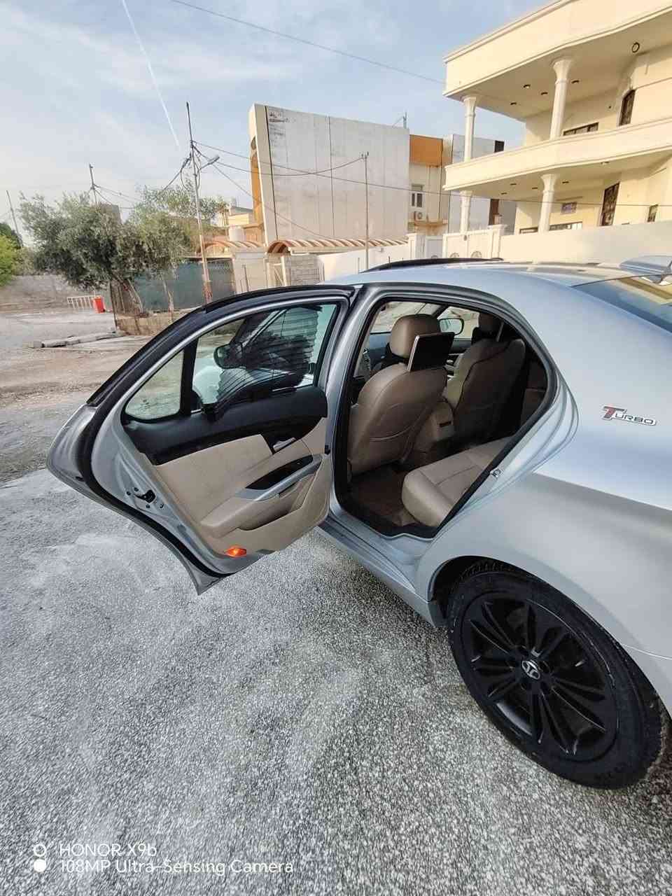 سلام عليكم بايك للبيع اومراوسه موديل 15 سنويه جديده رقم بس قديم فول مواصفات كلين بدون صبغ وتعديل محرك 20توربو كير محرك ابشرط مامفتوح  توربو جديد صدر امامي وخلفي ع وضع شركه شرط ربع دينار مابيها مصرف
 مواصفاته  فول فول
 1اسلايت  
2بصمه 
3كشنات جلد 
4كشنات اماميه تبريد تدفئه 
5برده خلفي كهربائي 
5رادار جانبي
6 حساسات اماميه خلفيه
7 تحكمات استيرن 
8زراكات لايت
9يدات نيكل 
10يدات اماميه بصمه 
11لايتات زينون 
12ويل 17
13مرايات شفت 
14ماسحات حساسه من تمطر بنفسه تشتغل حسب سرعة مطر 
15ايرباك اماميه جانبيه خلفيه والكشنات 
16سماعات من شركت بويس 11سماعه بيها 
17شاشات اماميه وخلفيه 
18مانع ازلاق 
19انظمة قياده نورمال سبورت كير عادي
20شفتات استيرن 
21تبريد قطعتين امامي خلفي
22شاشه صغيره للتبريد مناخ قطعتين فان 8 سرعات ثلج 
23بريك ABS
24 شاشة عطلات 
25 جكمجه اماميه ثلاجه
26 4 جامات فول اوتو طكه وحده تنزل طكه وحده تصعد
سعر 95بي مجال قليل رجاءً اذا مو شراي لاتعلق خاص مفتوح وهذا رقمي *********** بي واتساب دكوك, كركوك
