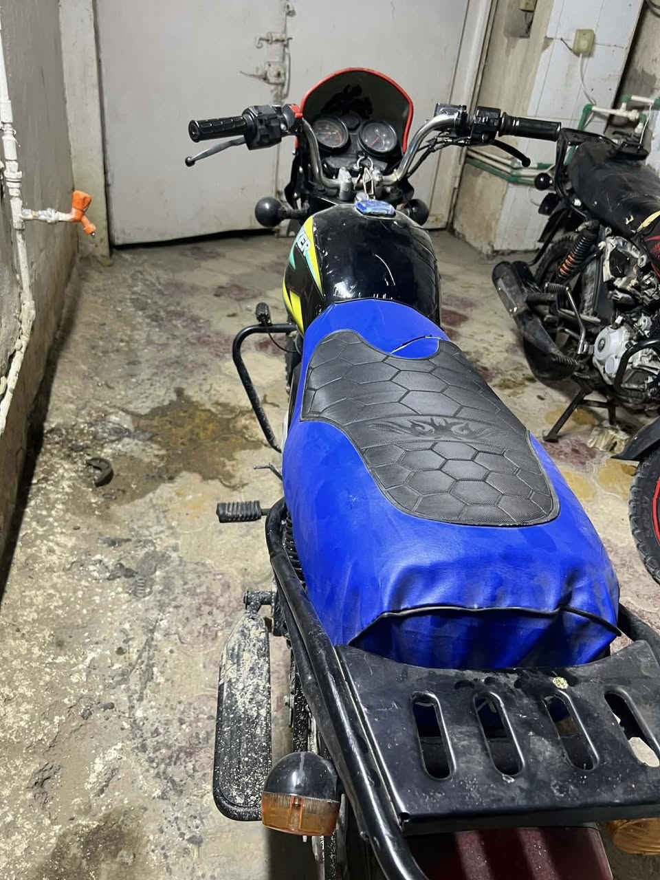 للبيع بوكسر ٢٠٢٠ اوراق اصولي دراجة بيها تبخير شي بسيط والسلف يرادله باتري شلعه مشي تراي فول السعر ٦٧٥ بيها مجال قليل للشراي تواصل خاص او ‭٠٧٨٨ ١٦٧ ٤٤٢٤‬ حله شارع ٢٠
