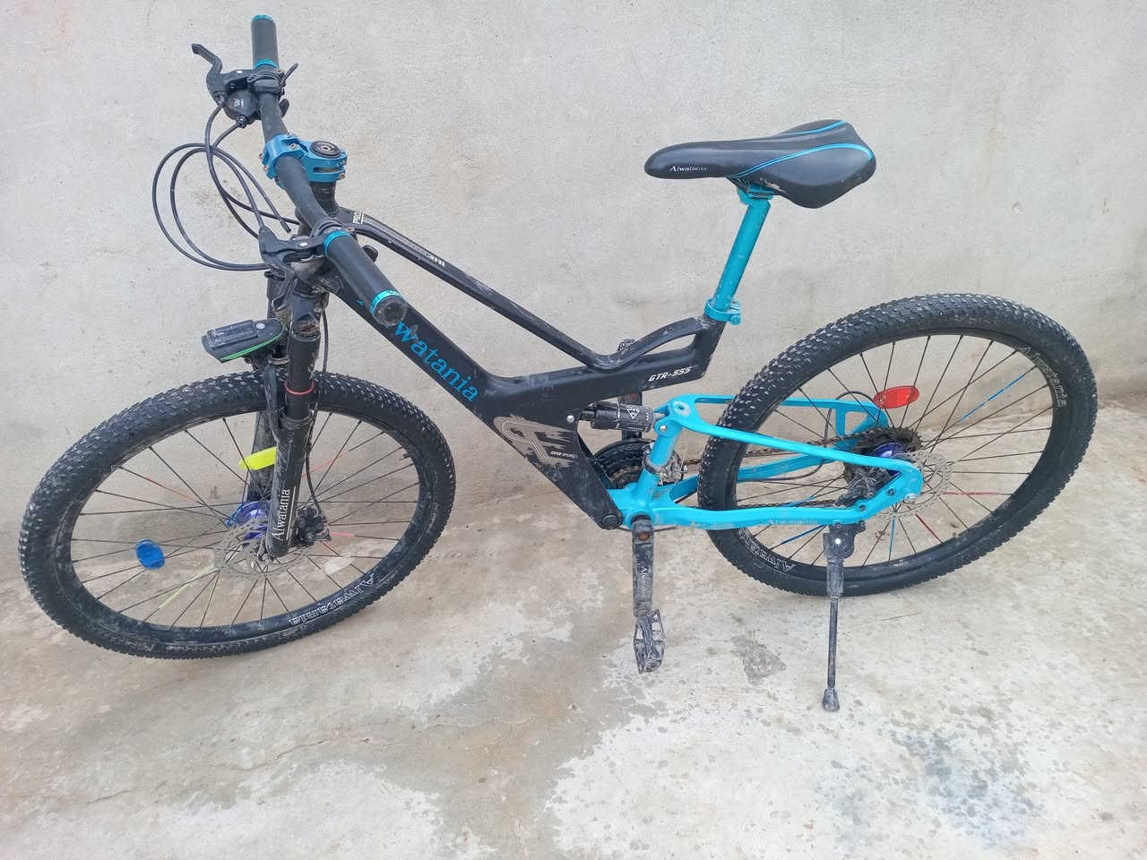 اسلام عليكم 
للبيع بايسكل كلشي كامل بي جديد تأتيرات جدد استوبات كامل كير مكينا شغال 
مكاني موصل جانب الايمن شراي يخابرني تدلل 
***********
***********
