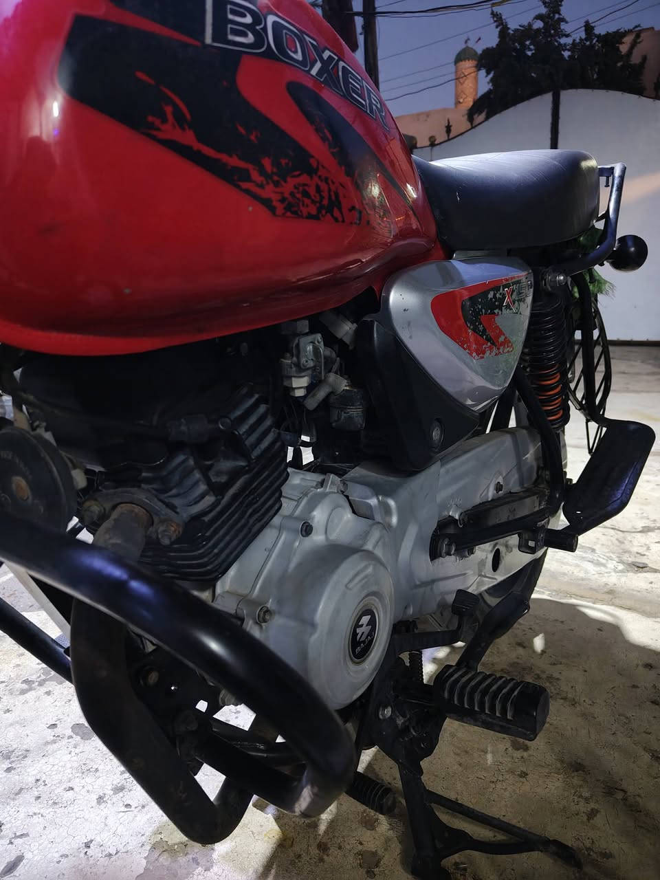 سلام عليكم بوكسر مرقمة للبيع فقط
الدراجة موديل 2020 محدثة 2022
رقمهة عربي ما مستلم لوحات 
مجفتة تجفيت شركة ليبل وردي 
نواقصها بصيطة + يرادلها كابريتر الخربطة مالتة خفيفة كلش 
ماشية 22 الف حقيقي
عنواني بغداد الحبيبية 
سعرها مليون و 650 بيهة مجال بصيط 
***********
