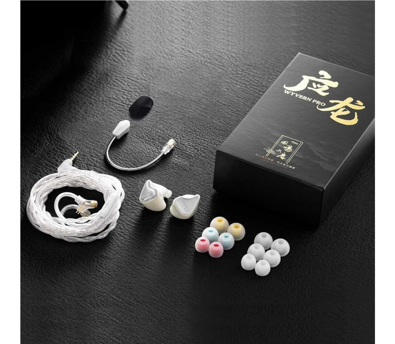 التحفة الفنية Wyvern Pro 🐉✨
• تصميم ملكي من العاج
• تكدر تستخدمها كـ سماعة سلكية احترافية للألعاب والمونتاج، وتقدر تفصل السلك عنها وتخليها قطعة "IEM" مستقلة
• المايك مو ثابت تكدر تشده وقت اللعب والاتصالات وتكدر تشيله بسهولة
السعر :35 الف فقط 
للاستفسار: ***********
