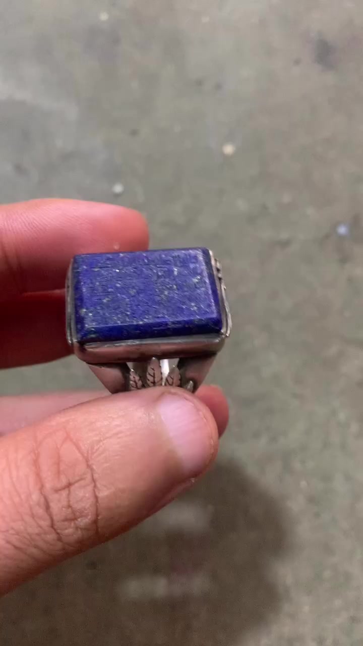 كلمن. وسعره 
قديم وثكيل


**إذا كنت صاحب هذا الإعلان وتريد حذفه لأي سبب، رجاءا أرسل رسالة إلى الدعم الفني**