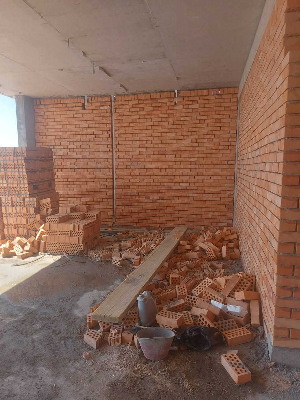 السلام عليكم ورحمة الله وبركاته
 خلفة بناء طابوق وبلوك من الدرجه الاولى
حاليأ متفرق اشتـغل علئ الدبل + باليوميه 

***********
***********
