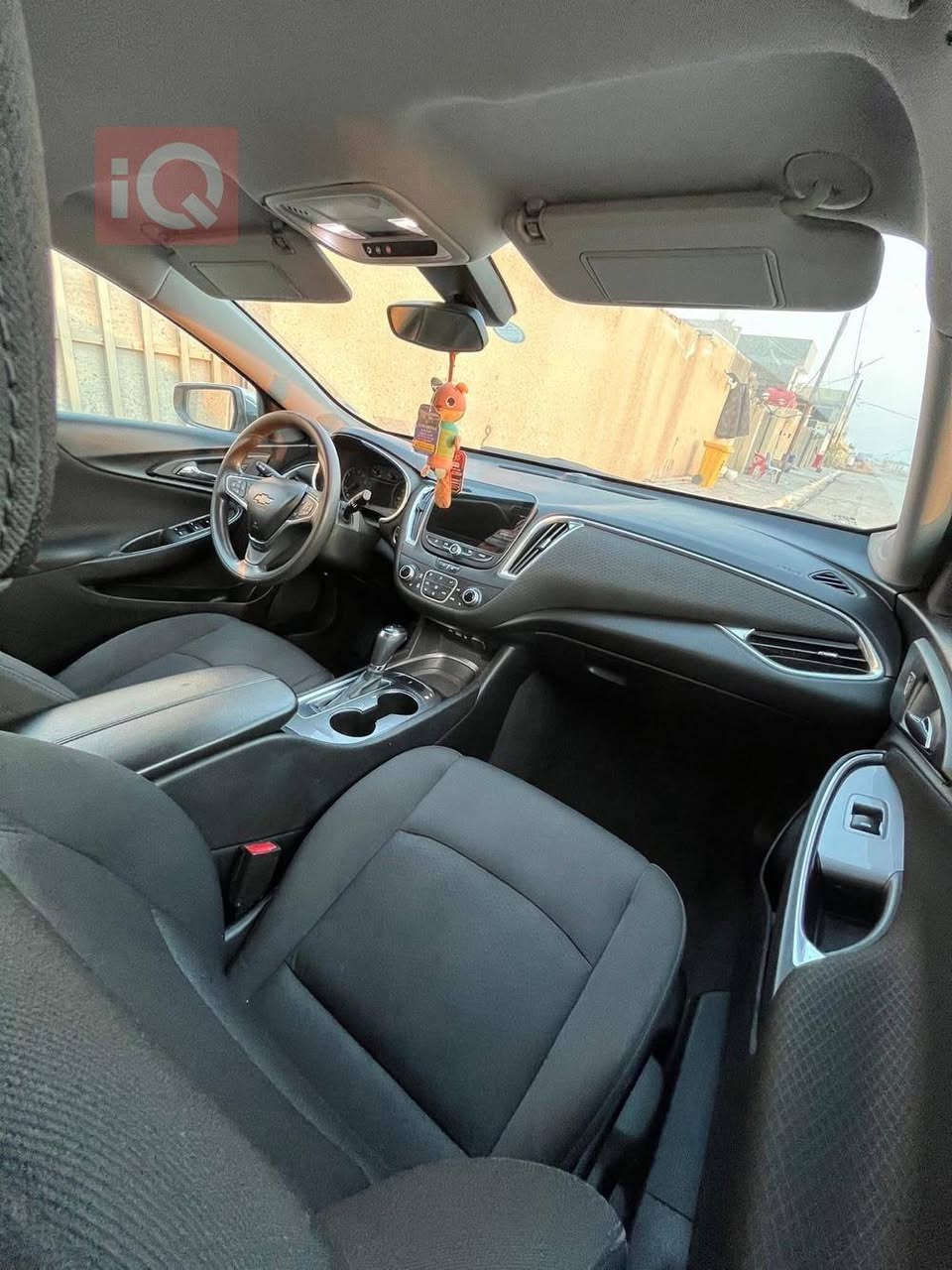 السلام عليكم ورحمة الله

للبيع سيارة: شوفرليت ماليبو (LT) لون سلفر
 
•الضرر: بارد فقط بنيد وجاملغ امريكا
بالعراق اللي اخذتهة منهم المراة طاختهة بالجاملغ الخلفي ومصبوغ ربعة بدون حار
صور الضربه موجوده بالمنشور
•الرقم: سليمانية
السياره مرقمه وكامه 
عليها ادامة كاملة صدر امامي خلفي كلة جديد حساس ماب حساس دهن حساس شوتة جويتر وثلاجة نوزلات مسطرة كاملة مجاول بلكات كلة جديد

•المواصفات :
السيارة: شوفرليت ماليبو LT 
الموديل: 2020
المحرك: 1.5 تربو (اربعة سلندر)
العداد: 116 الف ميل حقيقي
حجم الويل: ويل كب اصل حجم 19 مع طقم تايرات بحالة ممتازة
لايتات زينون مع كشافات دعامية LE
بصمات عدد 2 للأبواب مع بصمة جنطة وبصمة تشغيل وتشغيل عن بعد
كامرة خلفية دوارة اصل مع الستيرن
شاشة الدشبول حجم كبير (ايباد)
غرفة السيارة نظيفة  السيارة قماش اسود
تحكم فول كهرباء لكرسي السائق
قطعتين تبريد امامي وخلفي
تدفئة لكراسي المقدمة
تشغيل عن بعد
تحكم ستيرن جهتين بلوتوث وحاكية وكروس سرعة وتحكم صوت 
نظام ABS مانع انزلاق
مكان السياره بغداد

السعر المطلوب: ١٢٣


**إذا كنت صاحب هذا الإعلان وتريد حذفه لأي سبب، رجاءا أرسل رسالة إلى الدعم الفني**