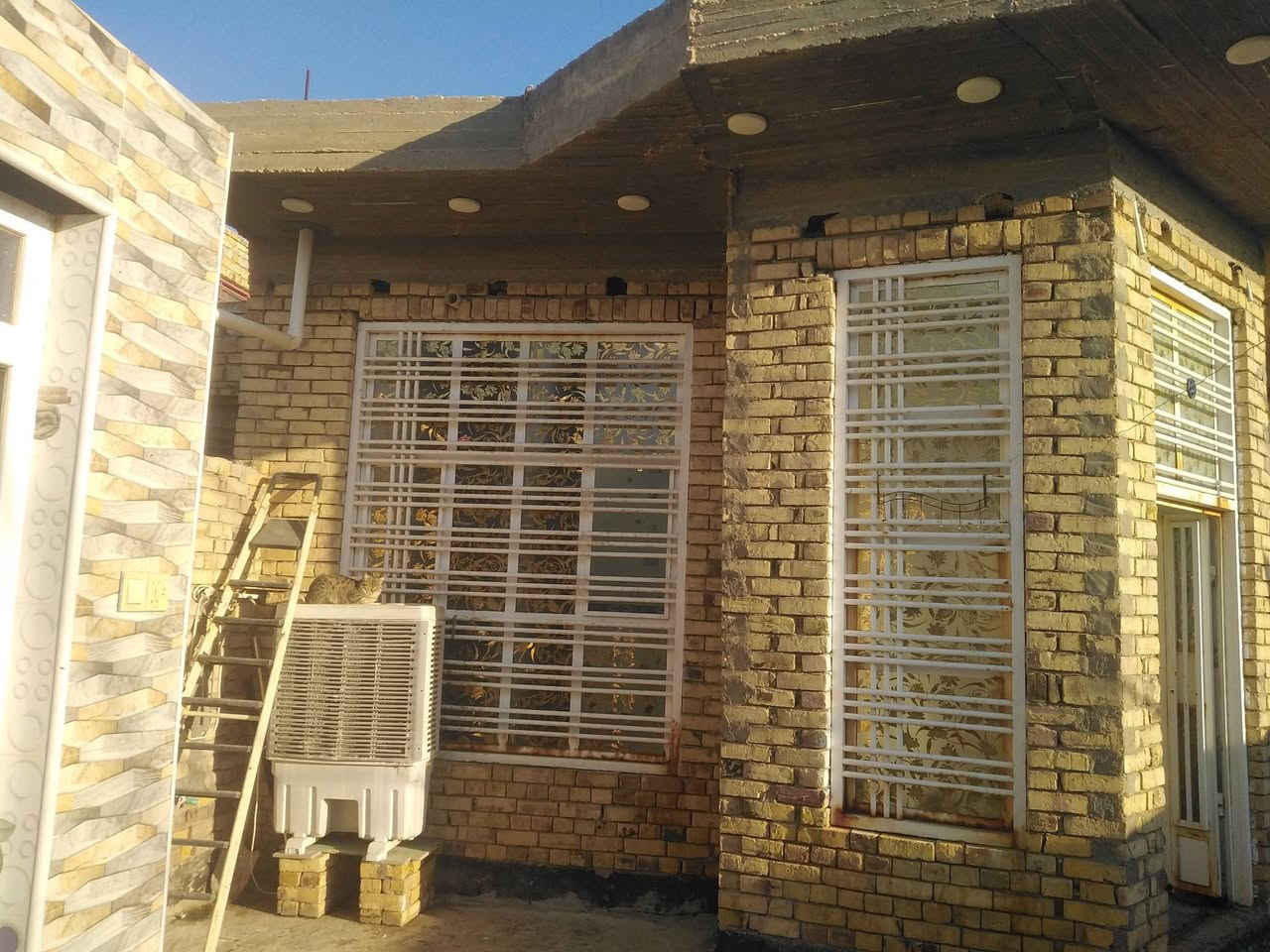 اللهم صلي على محمد وآل محمد بيت زراعي سند ٢٥ مشمول بالتطويب
مساحة٢٣٠م واجهة ١٠م ونزال ٢٣َم

غرفتين 4x5

هول كبير 4x6

مطبخ كبير 4x5

استقبال كبير 4x7

وصحيات داخلية وخارجية

وكراج يسع سيارتين

وستوتة دراجة عادية

عرض الشارع 8م

العنوان / نهاية شارع ٢٠ قرب معهد الجامعة المركزي

يباع مع الأغراض ويمكن أن يباع نصف العقار حسب رغبة المشتري

للاستفسار أكثر يرجى الاتصال على الرقم *********** بي واتساب

ملاحظة/ آني مو صاحب  العقار اني مكلف بالنشر فقط لذالك اعتذر عنر الرد على رسائل والتعليقات
