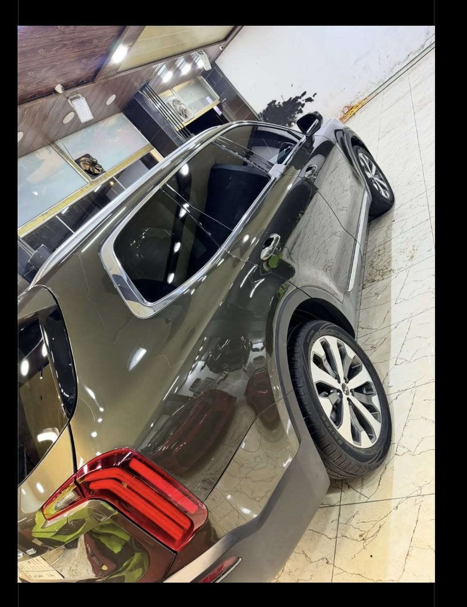 ‏سلام عليكم
كيا تيلورايد EX 2022 رقم بغداد 
‏مستعجل على البيعه مالتها سعرها 285$ وبيها مجال 

حادثها بأمريكا صندوق و بارد الجاملغ الامامي و حادثها بالعراق جاملغ خلفي و موضح كلشي بالصور 
السياره بدون ايرباك ايرباكات كلها سليمه 
محرك كير حدادية تخم تاير شرط الفحص 

وارد امريكي 
مواصفات
بصمه
فتحه
كشنات جلد
كشنات كهربائية
مرايات كهربائية
صندوك كهربائي
شحن لاسلكي
كشن تدفئه+ تبريد
تبريد مركزي
حساسات خلفي 
رادار امامي
رادارت جانبي
بريك بصمه
تشغيل عن بعد
كشن خلفي vip
مكان السيارة كربلاء


**إذا كنت صاحب هذا الإعلان وتريد حذفه لأي سبب، رجاءا أرسل رسالة إلى الدعم الفني**