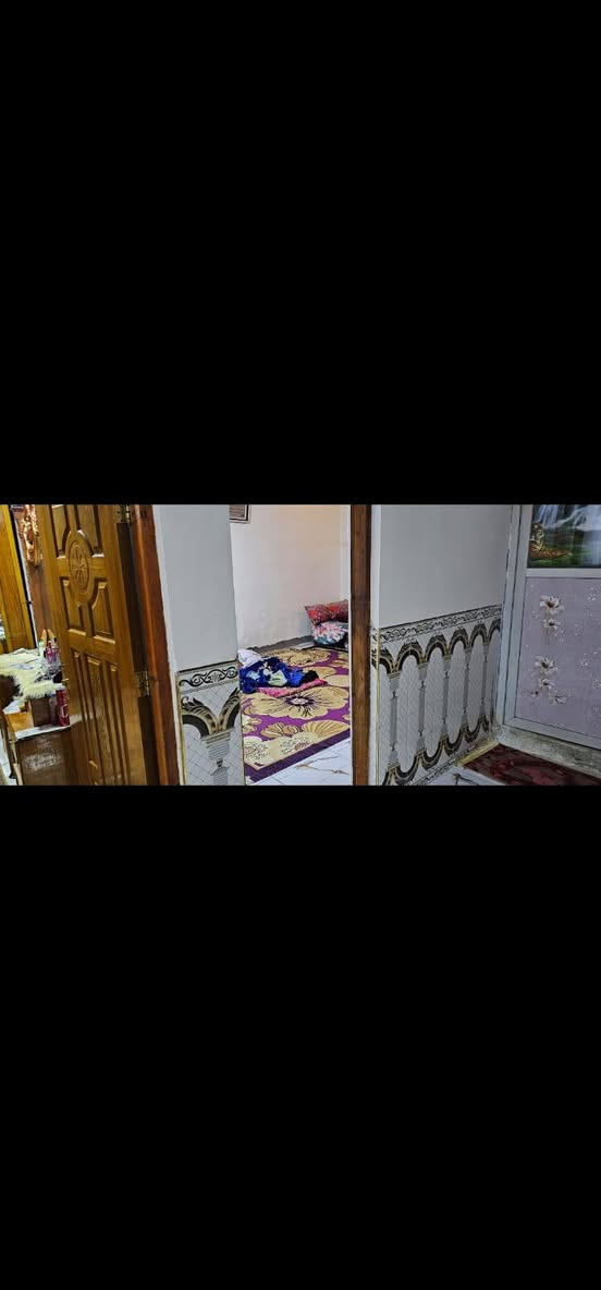 السلام عليكم بيت مساحته250منطقه الولد شارعين سيد هاشم سعر 90وبي مجال ***********
