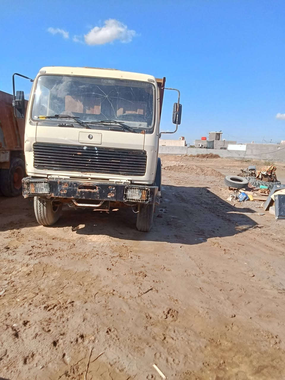 السلام عليكم البي لبيع مديل 1982رقم بابل انجليزي بسامينه مكينه 28كير130 مجموعه جيف سكس بلاد بتره شاصي مكفول سعر  275 المكان البصره‏‪0770 739 3893‬‏
