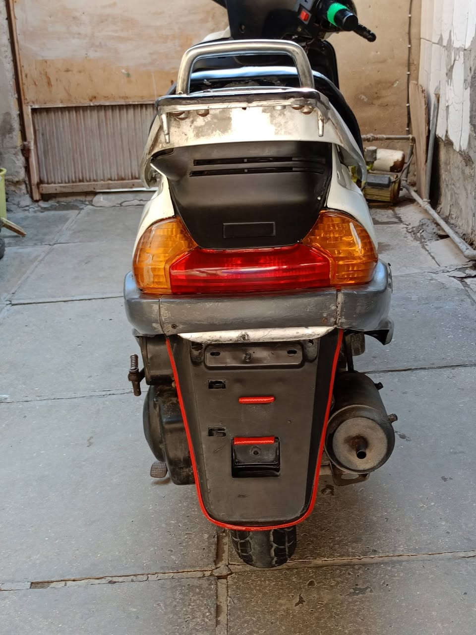 السلام عليكم دراجه فضائي 100كفرات اصلي تخم تاير جديد الكهربائيات شغاله ؟بس بيهة خربطه خفيفه شغاله.بغداد مدينه الصدر.غير متواجد على الفيس))))***********)))هذا رقمي))السعر 450
