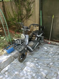 دراجة شحن البطارية بحالة جيدة الشحن فول يمشي تقريبا ١٥ كم بسرعة ٣٠ الج...