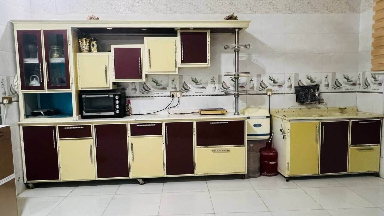 كاونتر للبيع 
طول الكاونتر 3 امتار 
السنك 140 
للأستفسار 
*********** واتساب مراسلة
