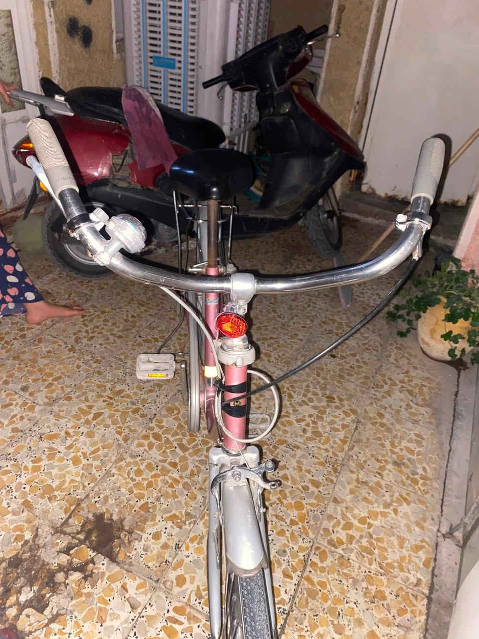 سلام عليكم بناتي حجم ٢٤. بلشعب  بايسكل نضيف ومابي نقوصات *********** ب٧٠ وبي مجال شي بسيط

