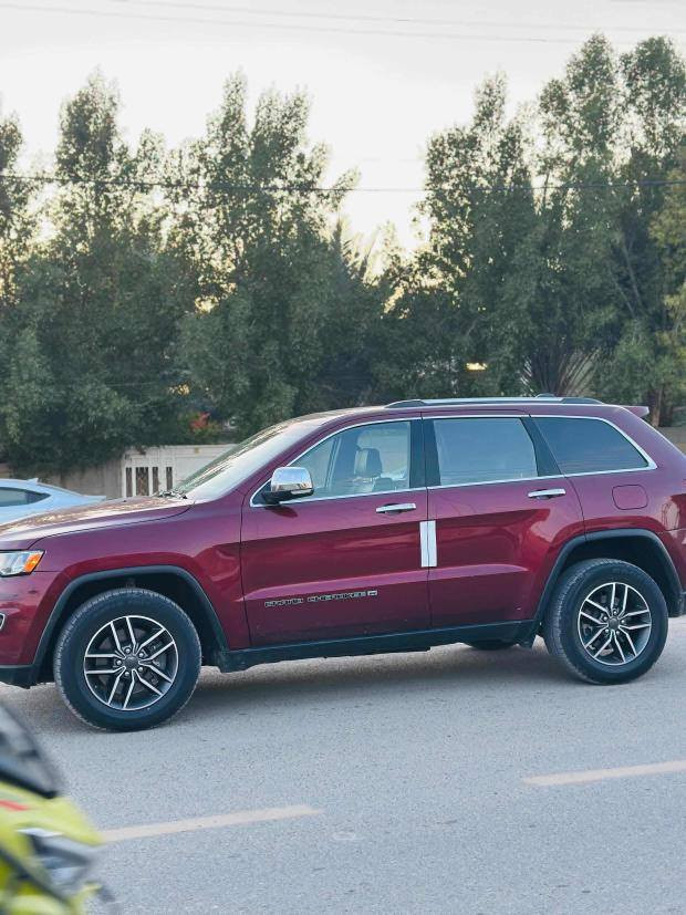 جيب لمتد بلاص
2022

السيارة فوول مواصفات عدا الجكات

وارد امريكي

V6 3.6

فتحة

ستيرن تدفئة+تبريد

كشنات تدفئة تبريد

تشغيل عن بعد

أبواب  بصمة

جنطه كهرباء

خزن ميموري

٣ وضعيات قيادة

نظام SOS

حساسات خلفية أمامية

اوتو بريك

١٨ شكل للشاشة

نقط عمياء تطعيمات كروم على كل السيارة

ماشية 84 الف

رقمها أربيل باسمي

السيارة حلوة وناعمة ونشطة بشكل

حادثها جاملغ ونص البنيد

وهنا صار عندي شخط خفيف بصفحة السكن  غيرها ماكو شي

الشراي يشلع عيونب

للتواصل؛ ***********
