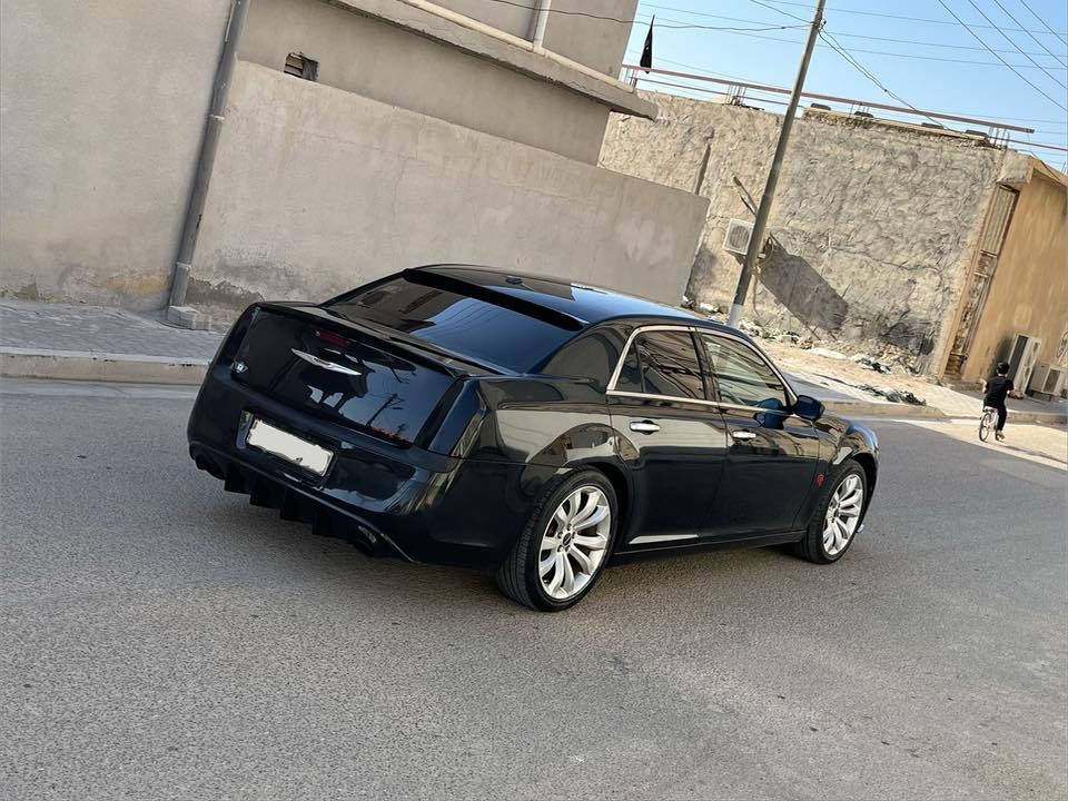 سلام عليكم من رخصه الادمن البيع ( كرايسلر اوباما R/T 2013 اصل اصل رقم اربيل الدولي سنويه جديده ورقم دولي السياره وارد كندي بدون ضربه بدون ايرباك كفاله من الصبغ السياره فول مواصفات عده الفتحه وجاهزه ع اخير حبايه 
مواصفات السياره 
1\ مكينه وكير 5700 
2/ شاشه كبيره 
3/ كشنات جلد احمر تدفئه تبريد
4\ منضومه تبريد جديده 
5 / دواسات بانزين كهرباء 
6 / خزن ميموري 
7/ برده خلفيه 
8/ كاميرا خلفيه 
9/ ويل 20 مع تخم تاير جديد 
10/ كشنات خلفيه تبريد تدفئه 
11/  كلاصات حار بارد 
12/ مرايات قلابه عند الرجوع الى الخلف 
وباقي مواصفات ل R/T معروفه والسياره جاهزه من حداديه من كلشي وماتصرف عليهه وجديده من كلشي 
والشراي يتصل وبلخدمه السعر (148) اوبيهه مجال الشراي يتصل وبلخدمه رقم الهاتف (***********) مكاني البصره والسياره احلا من الصور والعلم الصور حديثه
