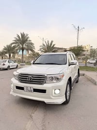 لاندكروزر VXR • ٢٠١٥ • ١٢٤ الف