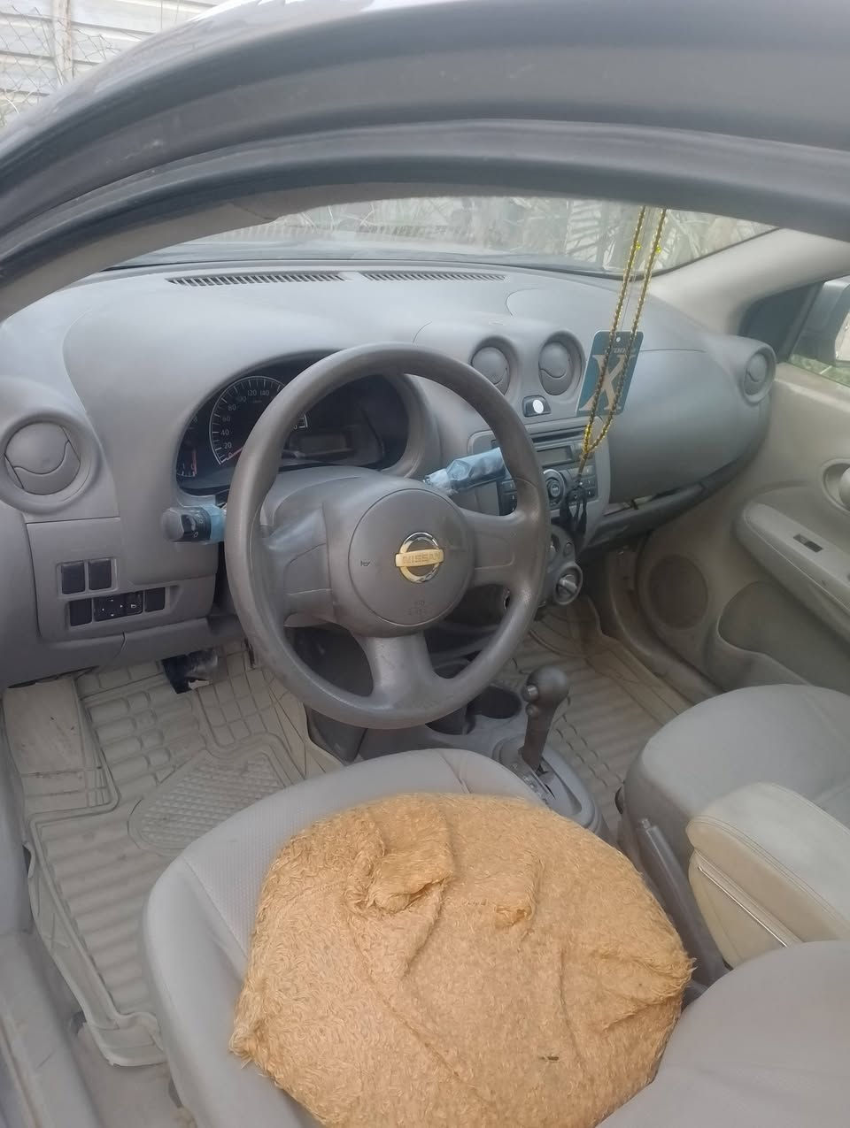 سني هندي 2014 جاهزه بيه قطعين صبغ وبيه الباب الخلفي بارد مكان حله بسم ولد صاحبي السعر78 جاهزه كير مكينه تبريد تخم تاير *********** بيع فقط
