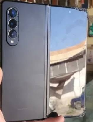 سامسونك 3fold z 
سعره ٥٥٠ الف وبي مجال
 جدا نظيف


**إذا كنت صاحب هذا الإعلان وتريد حذفه لأي سبب، رجاءا أرسل رسالة إلى الدعم الفني**
