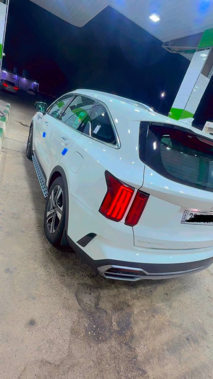 السلام عليكم
للبيع 🚗 سورنتو موديل 23 خليجي فووول مواصفات 

🚗 السياره فوووول للاخير اعله فئه 

🚗  مقاعد جلد مقاعد اماميه تدفئه + تبريد  

🚗  مقاعد الامامي تحكم كهربائه ثنينهم 

🚗 السقف بانوراما 

🚗  كامرات عدد 5  + 360 درجه

🚗 صندوق كهربائي 

🚗 دوس السياره بلاد 

🚗محرك 350  ( 6  سلندر )

🚗وباقي المواصفات المعرفه بكل سورنتو درايف مود مثبت سرعه مانع انزلاق حساسات امامي خلفي ووووو للخير كل موصفات
السياره ستعمال شخصي خذتهه زيرو من شركة الراوي رقم شمالي ( اربيل ) بأسم الشركه حالين تريد وكاله تريد بأسمك

بيهه بارد بحافت الجاملق مأشر عليه بصوره ورصعه بالبه هم ماشر عليهه وباقي مكفول 

ماشيه 57  الف 
دهن كله بشركه ابدل 

مكان السياره البصرة 

السعر , 290 
  
تشوف السعر ميناسبك تولي اخوي فدوه الك السياره اعبر مشنوري شراي اتصل وبعيني وتدلل 
*********** 
واسف للاطاله
