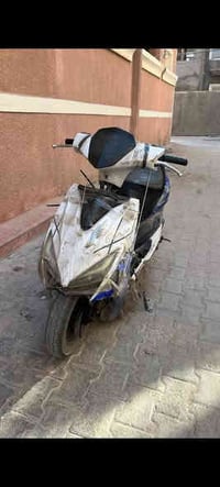 دراجة اف اس صيني للبيع شغاله بس عوزه شويه ترتيب ب١٢٥ وبيها مجال للاستف...