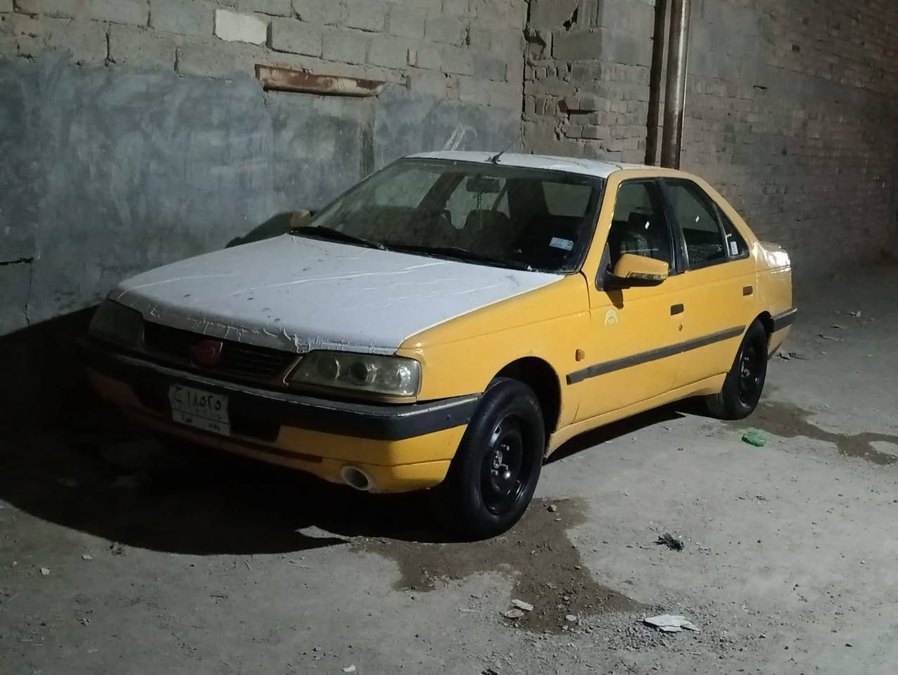 سلام عليكم بيجو 405 
موديل 2010 
تحويل ثاني يوم 
كير ومكينه مكفولات 
تخم تاير جديد قبل اسبوعين 
ادامه مكينه كامله 
السياره جاهزه 
هيئه غرامات تاخذ صافي  مكاني بغداد حي اور 
*********** للاستفسار اتصل
