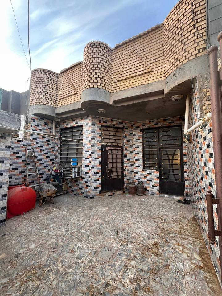 سلام عليكم للبيع بيت طابو ملك صرف طوريج ام الهوى  الجديده طريق الزوار مقابل الشارع العام يبعد عن الشارع مسافه 20 م واجهيت البيت ع شارع العام مساحه البيت 128 للاستفار ***********واتساب
