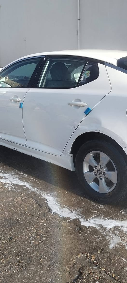 كي فايف 5 موديل 12
محرك ٢٠٠٠
سنويه ٢٩تنتهي  بسمي تحويل ثاني يوم 
تبريد شغال حداده جديده
تخم تايرات س
سيارة وارد كوري كوري ماينكفل من صبغ 
سياره بيها ضربه صغيره ترجع ع بارد
سياره جاهزه من كل نواحي شغل وطلع 
سعر 100 بيها مجال لشرايه 
مكاني بصره كرمه علي 
شراي يتصل   ***********
