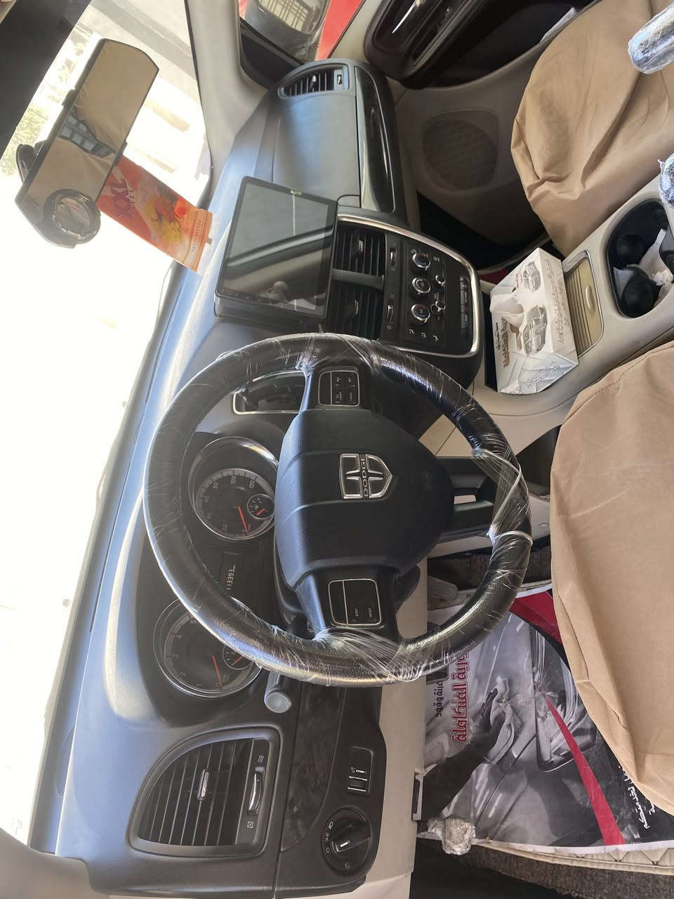 السلام عليكم دوج كرفان للبيع موديل 2015فأت الSXTتحكم ستيرن مثبت سرعه شاشه كشن كهرباء أبواب كهرباء ترحيب لد نهاري حادثها بامريكا الجاملغ الأمامي تم تبديله بدون صبغ وبل عراق بيها جاملغ وبنيد صبغ فقط يعني قطعتين صبغ فقط باقي السياره جاهزه مكينه كير حداديه تبريد كله جاهز تبريد 3قطع رقم بصره المكان البصره السعر 145وبيها مجال الاستفسار ***********
