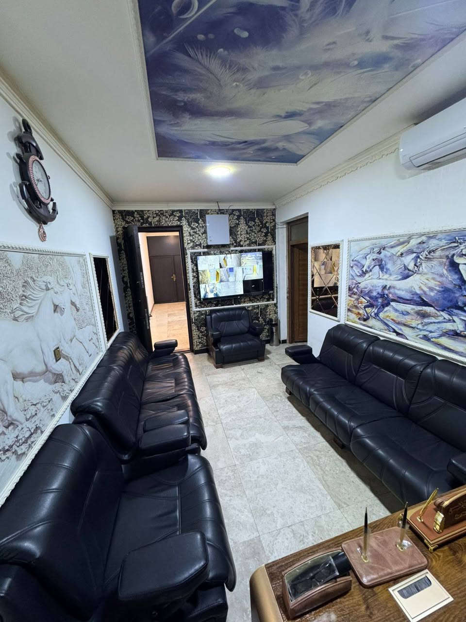 للأيجار شقه تجاريه مأثثه على شارع الخيزران نفسه ✅
تحتوي الشقه على مكتب وغرفه نوم ومطبخ وخدمات ✔️

* يمكن ان تأجر مع الاثاث او بدون 

الأيجار مع الاثاث 700$ قفل 🔒 
الأيجار بدون اثاث 500$ قفل 🔒 

الموقع السيديه شارع الخيزران 🔱
_____________________________________
للأستفسار اكثر تفضلو بزياره مكتب الطائي للعقار 💎

السيديه شارع المركز عماره شركه السراب للمطابخ ✔️

او الأستفسار ع الارقام ادناه 📞↘️↘️ (متوفر واتساب )📌🔛
***********
