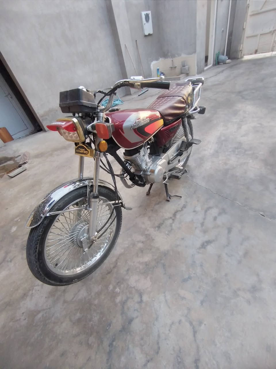 سلام عليكم دراجة للبيع نامي برو موديل 21 بيها أوراق الدراجة فول كهربائية كلهن شغال السعر 575 وهذا الرقم ***********
