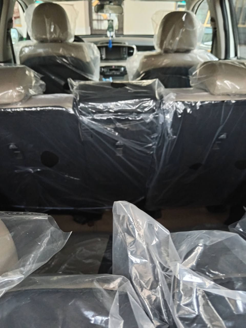 السلام عليكم للبيع كيا سورنتو 2019خليجي كفالة عامه فول مواصفات 6سلندر 7راكب 3قطع تبريد 2بصمه جنطة كهربائياته كشنات كهربائياته جلد لونين ويل 19 حساسات اماميه وخلفيه السعر270وبيه مجال بصيط العنوان كربلاء اطويريج رقم الهاتف ***********
