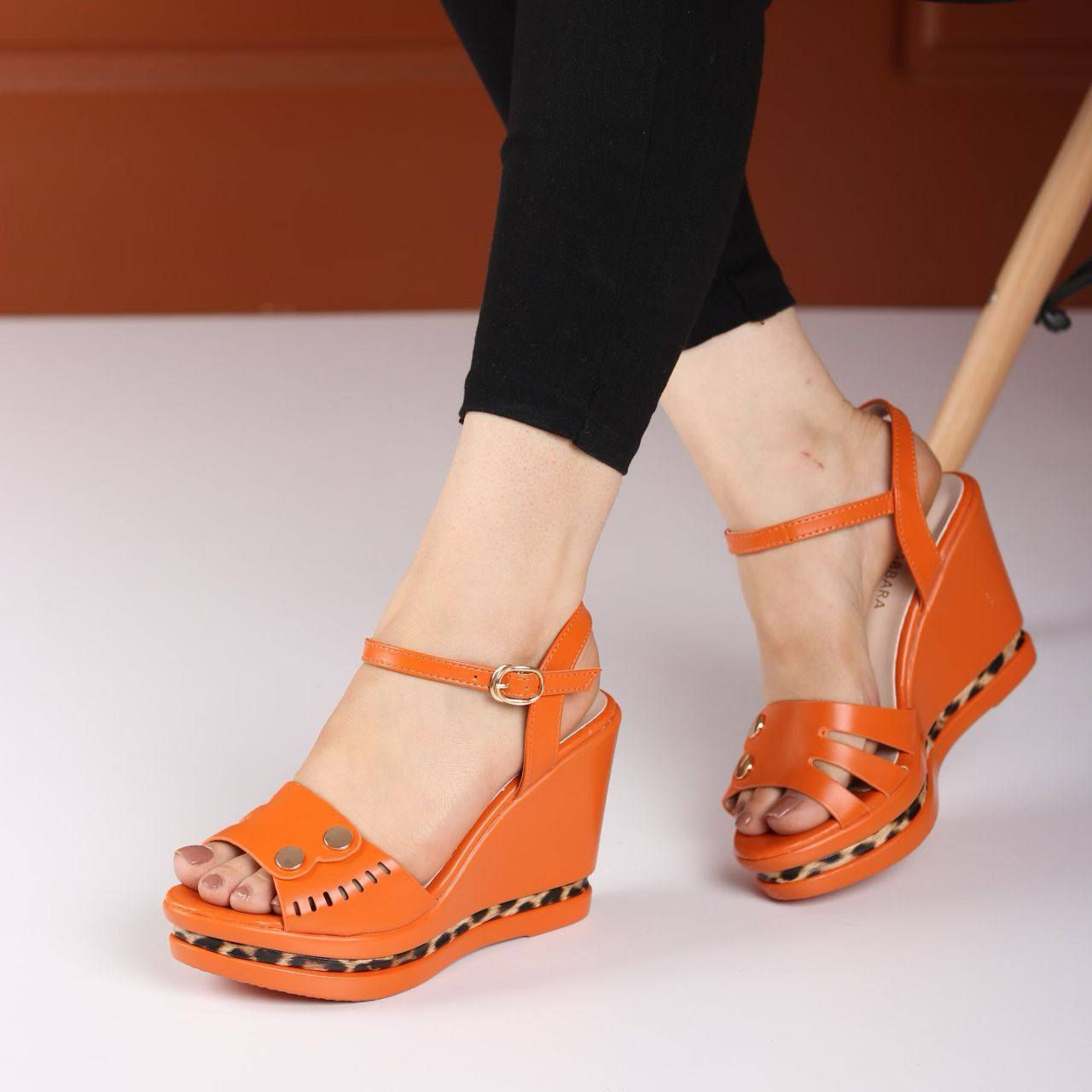 يسعد مسائكم بالخير زبائنا الكرام 
كل ماهو جديد ومميز تجدونه لدى احذيه وحقائب علاء 
حذاء طبي متصل ارتفاع ٧ سم وزن الريشه وبشرط ماركه 
للحجز مراسله البيج او واتساب ***********
توجد خدمه توصيل داخل القضاء وجميع محافظات العراق
