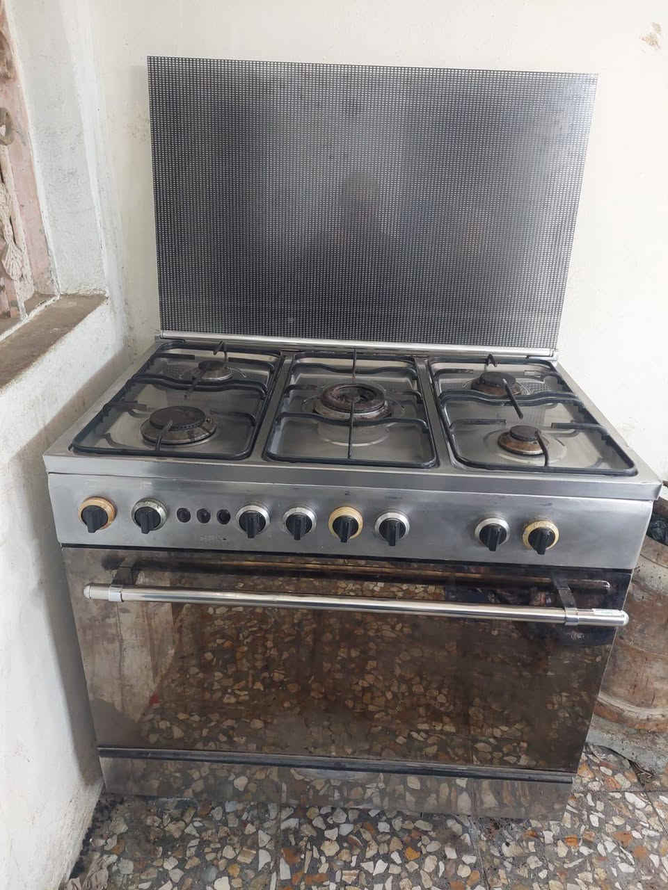 للبيع طباخ نوع فرش شرط الفحص مكان طوريج شارع اربعين قرب مجمع الكفيل السعر ب150لاستفسار ***********
