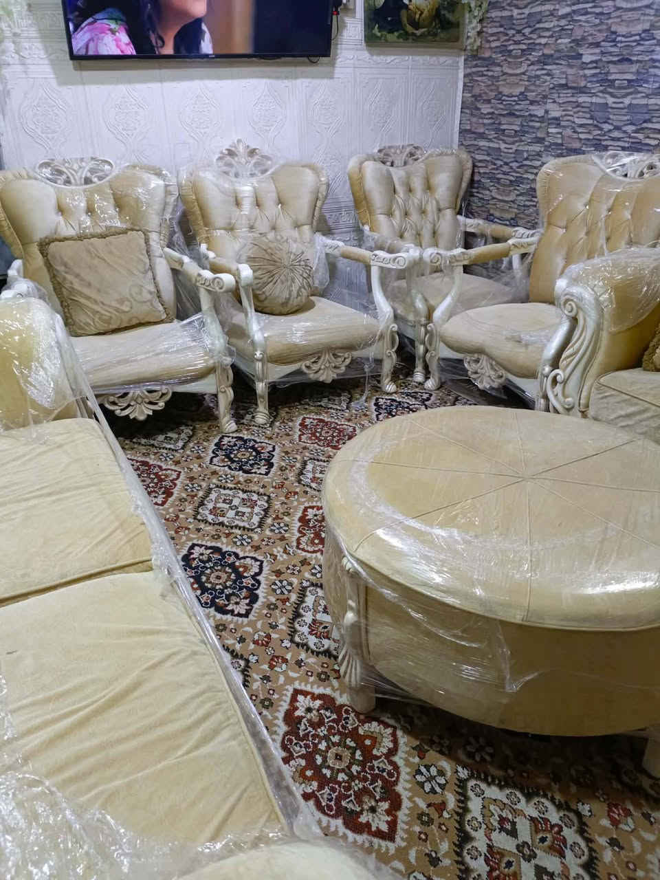 تخم تركي رئاسي  5 قطع 10 نفرات وطبله كبيره كوشاته تاخذ وتفرش جديد زلغ مابي بعده بنايلونه كلش كلش جديد ب 650 بي مجال الي يريده يراسلني صاحبه ماخذا ب 3 ملاين....  او يتصل ع الرقم ***********  @الجميع
