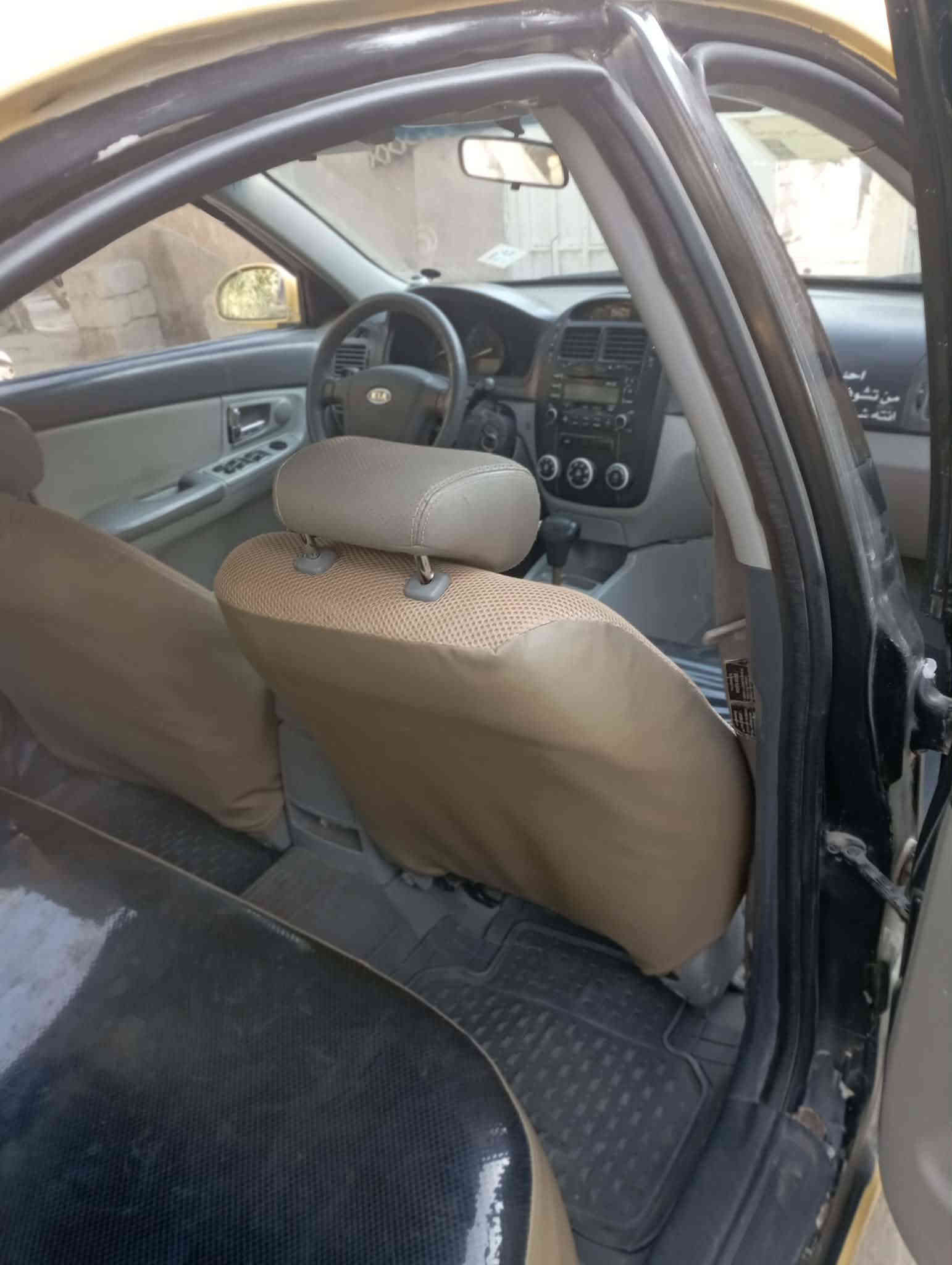 سلام عليكم سبكتره موديل 2009محرك مكفول تبريد مكفول حداديه جديده تخم تايرات جدد
بيها طخه بل دوسه مكاني حله مركز 
 السعر 80 او بيها مجال ***********
