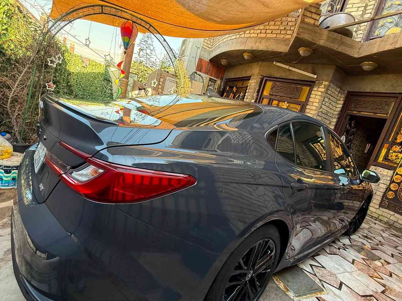 🚗 تويوتا كامري SE 2025 (هايبرد) - للبيع 🚗
 الموديل: 2025
 الفئة: SE
 اللون: سمنتي مميز
 العداد (المسافة المقطوعة): 7 آلاف ميل فقط (7,000 Mi)
 الرقم: بغداد (بإسمي والتحويل مضمون)
✨ المواصفات:
 المحرك: هايبرد (بنزين + كهرباء) اقتصادي وقوي جداً
 التشغيل: بصمة (دخول وتشغيل ذكي)
 المقاعد: كشنات جلد + تحكم كهربائي
 التقنيات: شاحن وايرليس (لاسلكي) للرادارات وأنظمة الأمان الذكية
 : تبريد ثلج، صدر، محرك، وكير بحالة الوكالة (كفالة عامة).
🛠️ حالة البدي والضرر:
 حادث السيارة بسيط جداً: (تبديل البنيد فقط) + تصليح دنت بسيط.
 الشاصي بديته تصليح 
 المحرك، الكير، الصدر، والتبريد كلها مكفولة وبحالة ممتازة.
💰 السعر والمكان:
 السعر: 204 ورقة (20,400$) وبيه مجال بسيط
 الموقع: بغداد.
📞 للتواصل والاستفسار:
 رقم الهاتف: ***********
