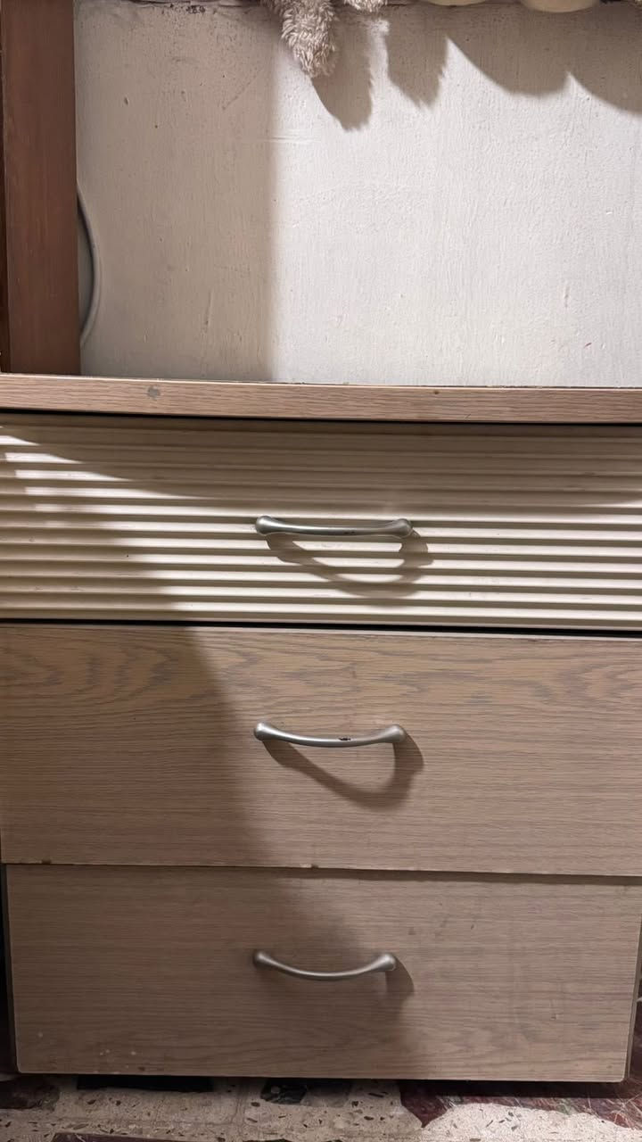 كنتور 
ميز تواليت 
جرارات 
للبيع ***********
100 الف
