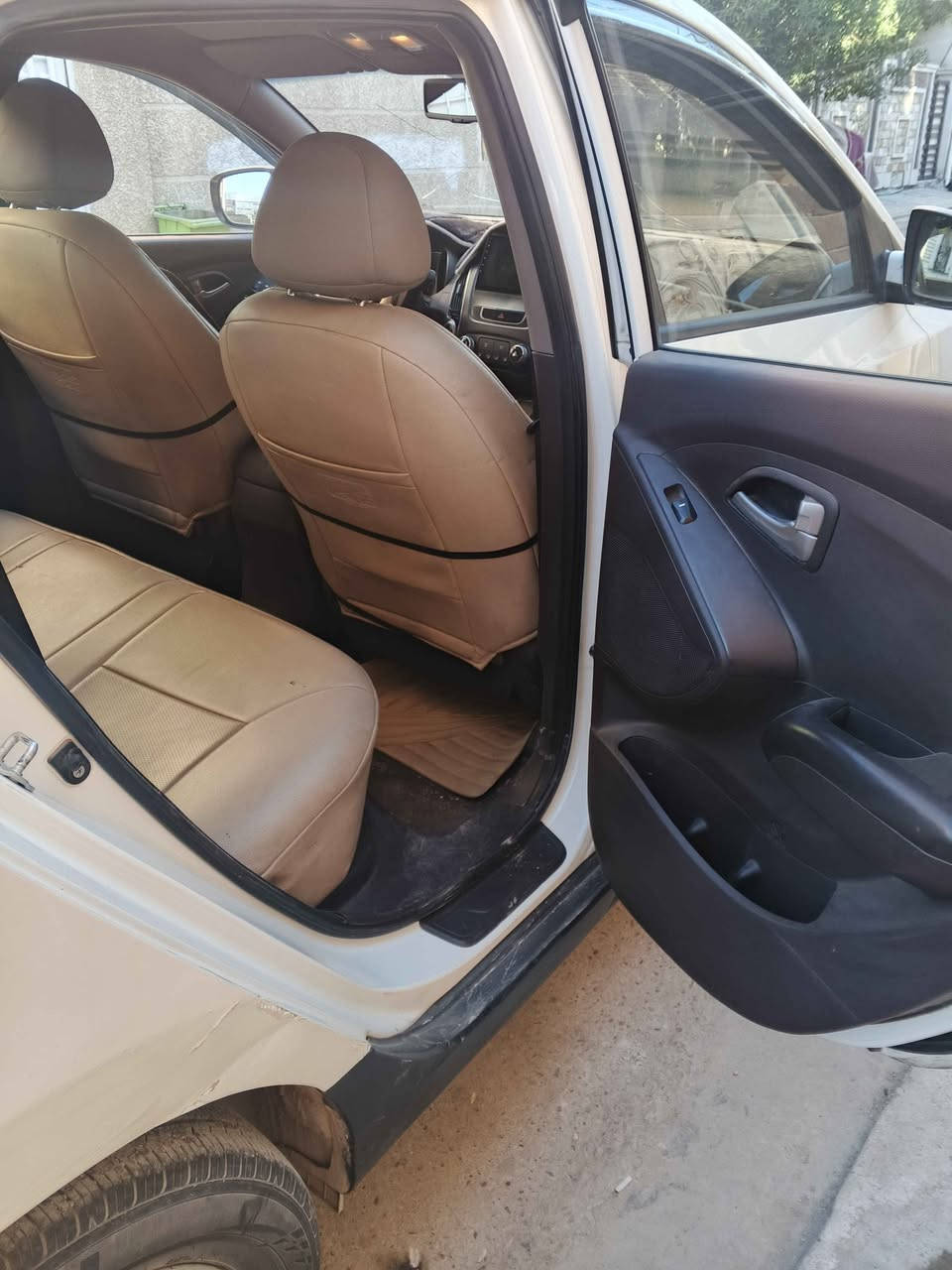 توكسان موديل ٢٠١١ مكفوله من الضربه والصبغ رقم بغداد الانكليزي 
شاشه وكامره 
كير ومحرك ٢٠٠٠دوش مكفولات 
مكان بغداد 
السعر 143$
غير متواجد على الفيس بوك 
رقم *********** بغداد, العراق
