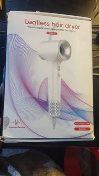 مجفف شعر • قطعة • نظيفه