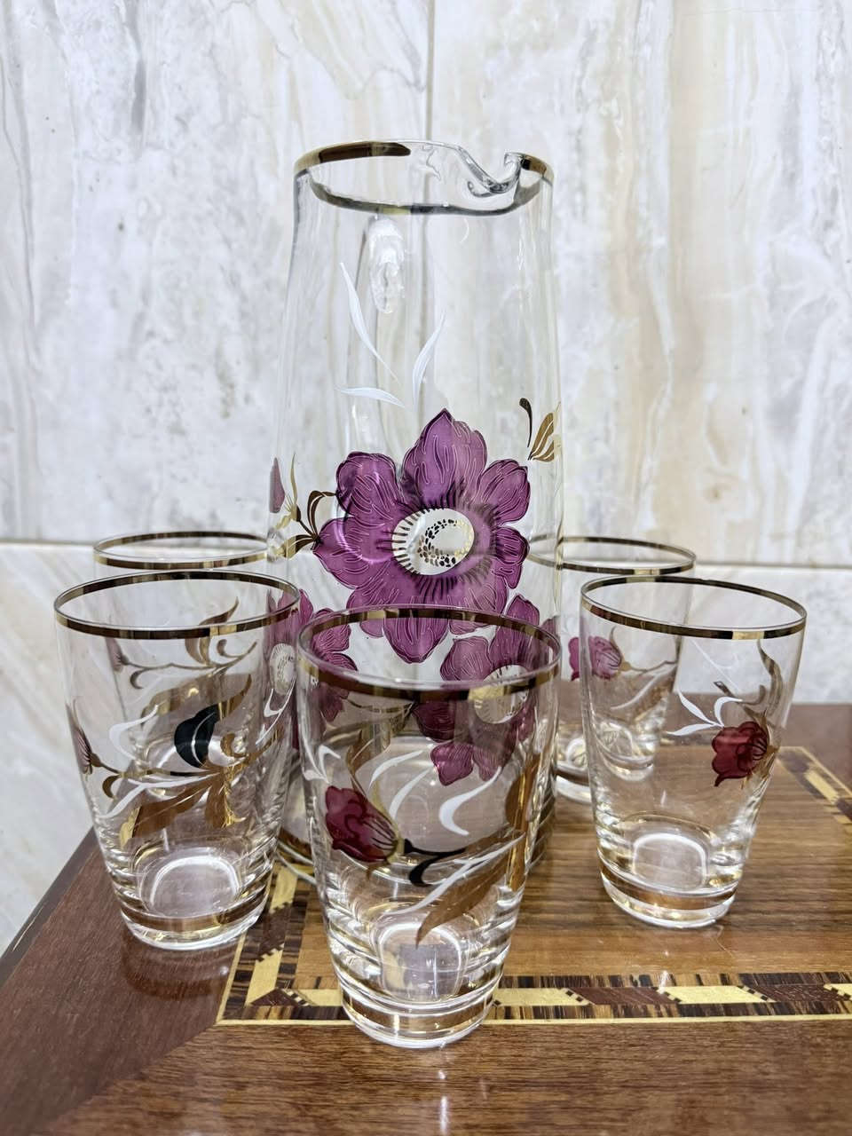 سيت جيكي سراحية و (٥) كلاصات مال قديم جدا 
وما مستعمل نهائيا بعده باليبل - أهل قبل جانو يأخذونه هديه للعرسان


**إذا كنت صاحب هذا الإعلان وتريد حذفه لأي سبب، رجاءا أرسل رسالة إلى الدعم الفني**