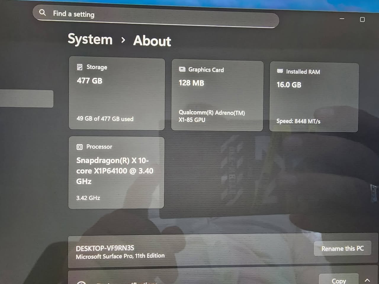 Microsoft Surface pro 11
Snapdragon x plus (10 cores)
16 gb ram ddr6
512 gb disk 
13" touch screen 3k 120 Hz 

جهاز راقي من مايكروسوفت، مستعمل قليل جدا، نظافة 100%، شحن يدوم نهاري كامل مع أداء قوي... جهاز غني عن التعريف

السعر مليون و مية الف دینار ( الجهاز فقط)

لابتۆبێکی ناوازە، کەم بەکارهاتووە 100٪ خاوێنە، پێناسی ناوێ....

نرخی  ملیۆن و سەد هەزار دینار....


**إذا كنت صاحب هذا الإعلان وتريد حذفه لأي سبب، رجاءا أرسل رسالة إلى الدعم الفني**