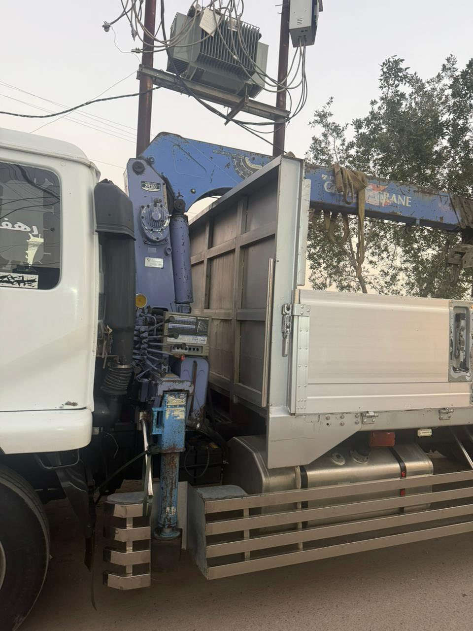 سلام عليكم للبيع نيسان يودي موديل1993 فحل 8 برغي اصل سيارة كرين سلايتين كاركو رقم بغداد تحويل مباشر طول7 وربع بلادي مكان السيارة بغداد البلديات ستفسار ***********
