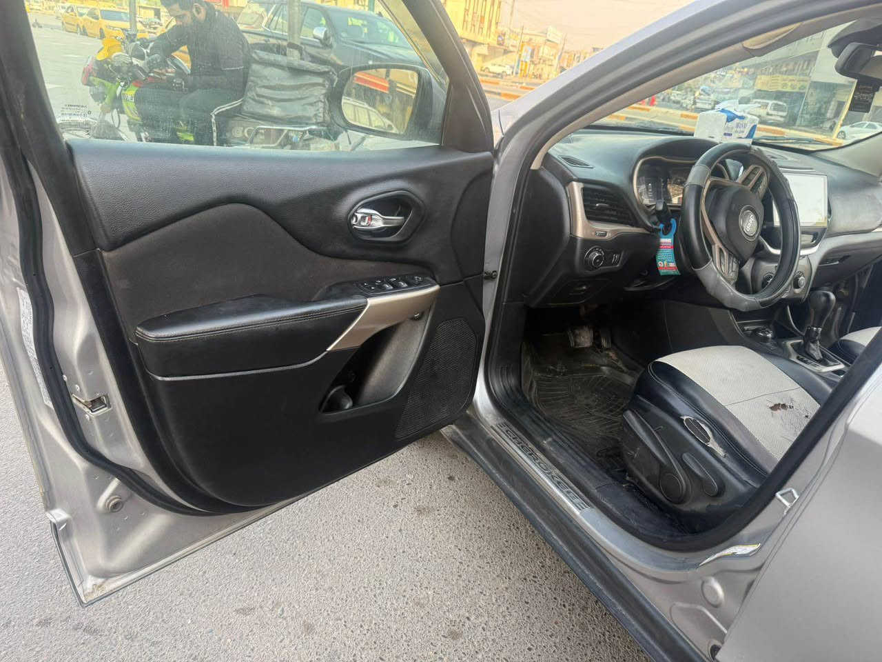 جيب شيروكي موديل 2018

السلام عليكم للبيع  جيب شيروكي موديل 2018 محرك 2400 مواصفات فول بدون فتحت  سقف.  السعر 130 ورقه للاستفسار والتواصل *********** بغداد, العراق
