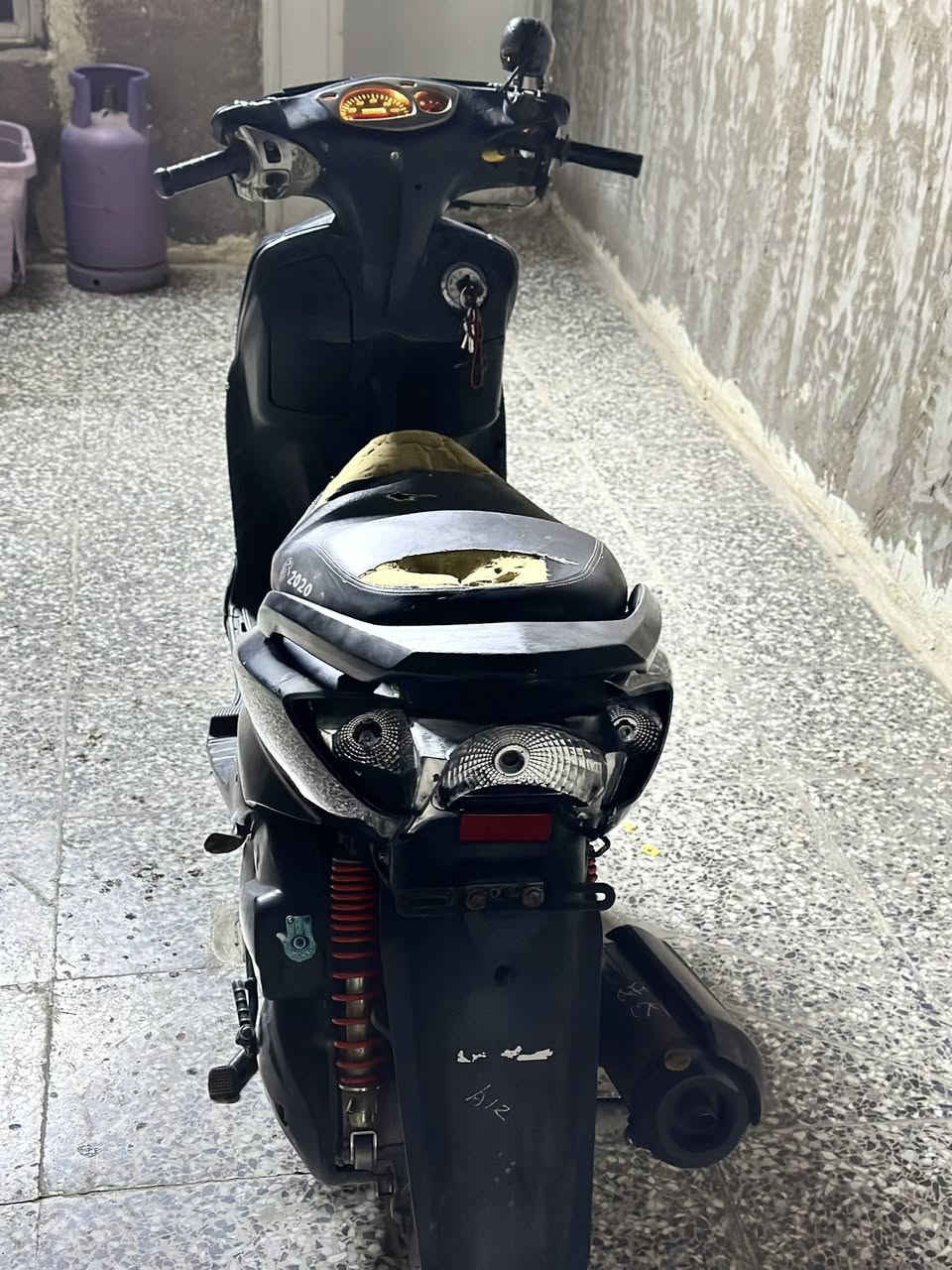 سلام عليكم  سكنس نثيه البيع ياباني 110 محرك جديد مبدله بس مفتوح بدل بي بس زنجيل
الدراجه عوزه شوي ترتيب خاص ما متواجد 
الرقم ***********
