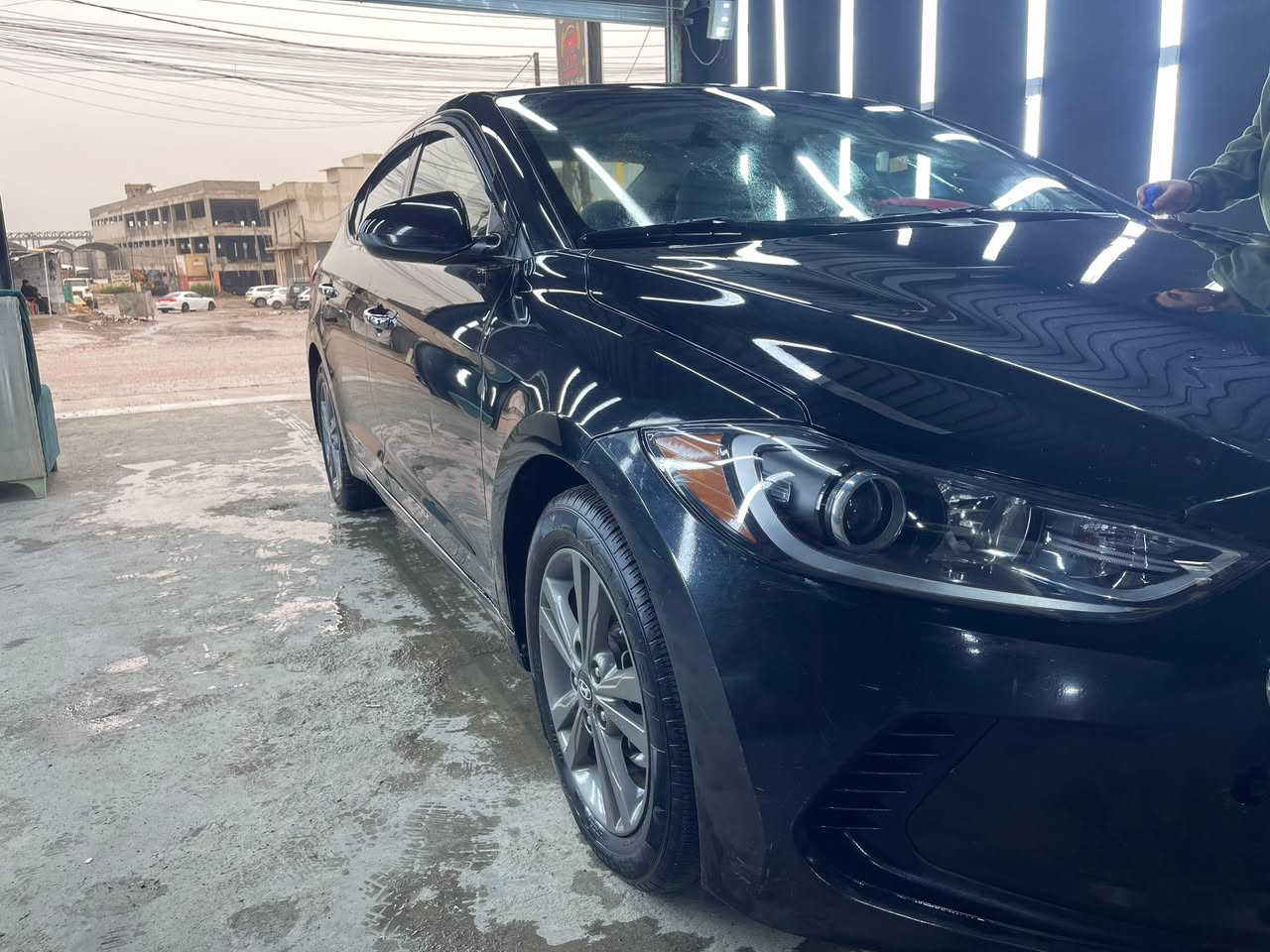 لنتره 2017 نص فول رقم جديد سنويه تواير جديد دخم جديد تبريد ثلج مجاول جديد بلكات كلو جديد السياره الضرر جلخ بس بدون دواخل شرط بابين مصبوغين بدون ايرباك وتبديل كلها كود واحد السياره بيها بل داير الوره هم شويه صبغ فقط المكان الموصل *********** كورك*********** السعر 115وبي مجال
