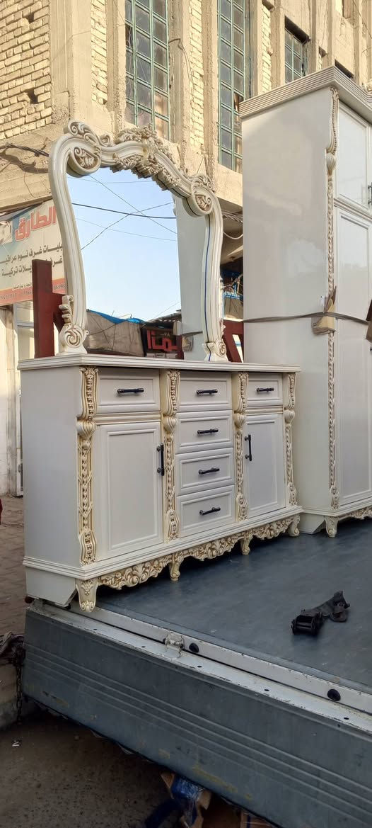 نجار موبيليا جميع الموديلات 
فتح وشد وصيانه كل انواع الغرف 
هذا شغلي والحمد لله 
للاستفسار ***********
