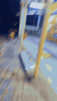 بلبل قلاب اليف قفص مايسكت ابد وين متخلي يغرد هواي بي لسانات حلوه هوه و...