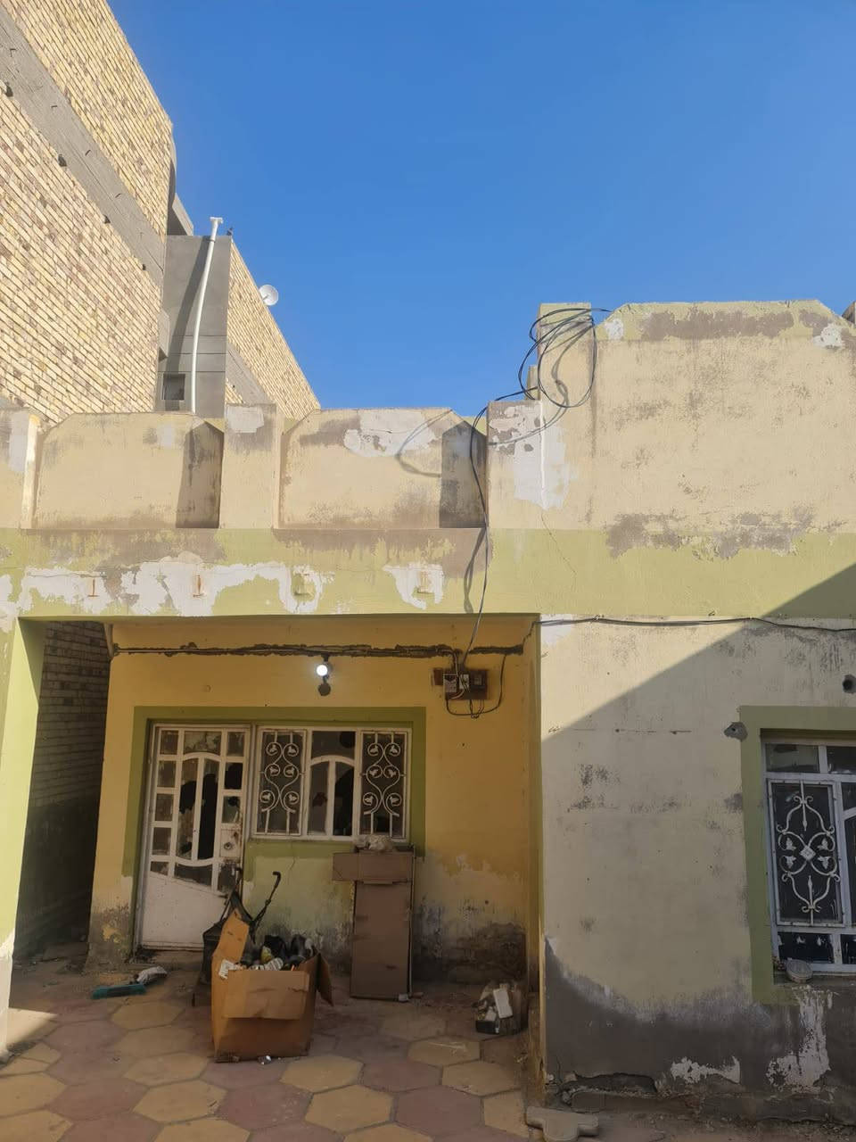 بيت للبيع حي الفرات  الفرع بصف جامع العقيله  رابع بيت عن الشارع مساحه ١٩٨ متر الواجه ٩ امتار الاستفسار ***********
