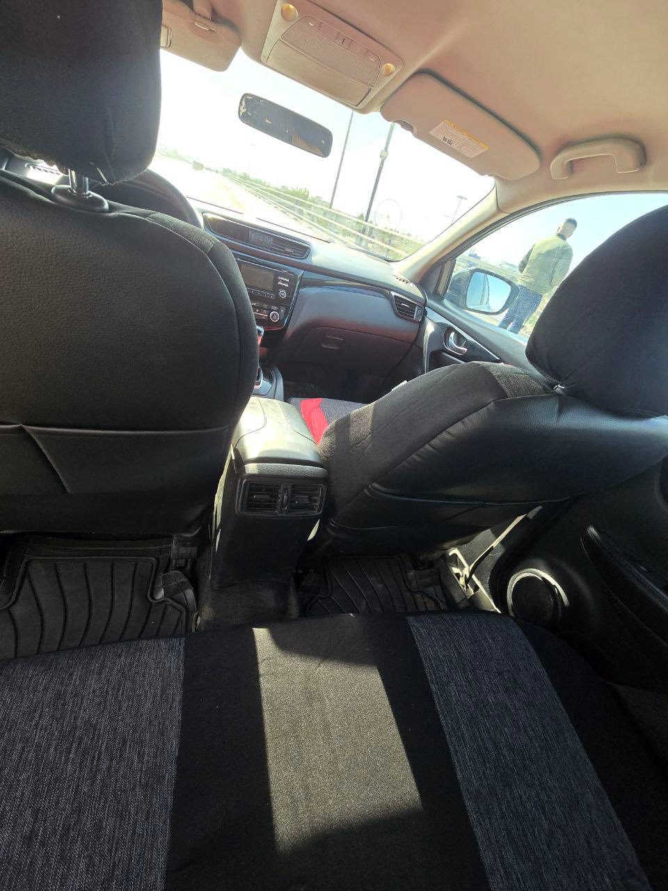 السلام عليكم
للبيع فقط نيسان روج سبورت موديل ٢٠١٧ فئة sv
المواصفات 
السيارة بصمة وتبريد بيانو منفصل تبريد قطعتين كشن السايق كهرباء محرك ٢٠٠٠ تو ويل السيارة كلين بدون حادث على ايدنه من اول ما دخلت ماخذها من شركة حيدر سيدار انارة داخلية led وضعيات قيادة مانع انزلاق السيارة ويل كب فول تحكم ستيرن شاشة معلومات و كاميرا وشاشة 
بيها طخة بسيطة بالجاملغ عكس السايق راجعه بارد 
وشخط بالباب نفس الجهة بالعراق 
السيارة نظيفة وحلوه وعلى ايدي واستخدام شخصي 
ماشية ٨٠ الف مايل 
السعر ١٤٣ ورقة وبيها مجال قليل 
للتواصل ***********
