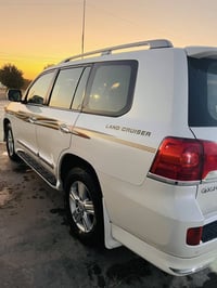 لاندكروز • ٢٠١٣ • ٨ سلندر